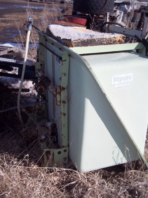 lot 9 image: Myers 3 point hitch sprayer