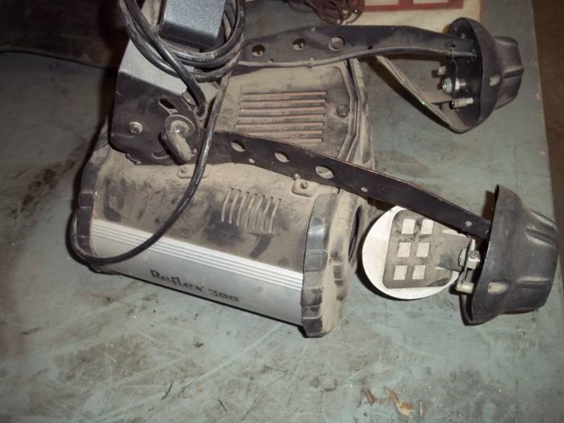 lot 14 image: Reflex 300 American DJ Light machine