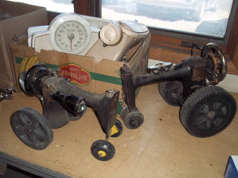 lot 19 image: Sewing Machine tractors with sewing machine and scales