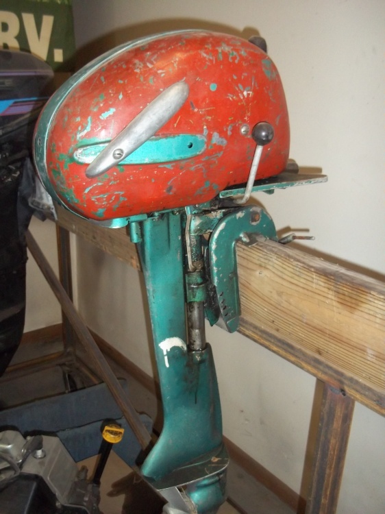 lot 29 image: Vintage Boat Motor
