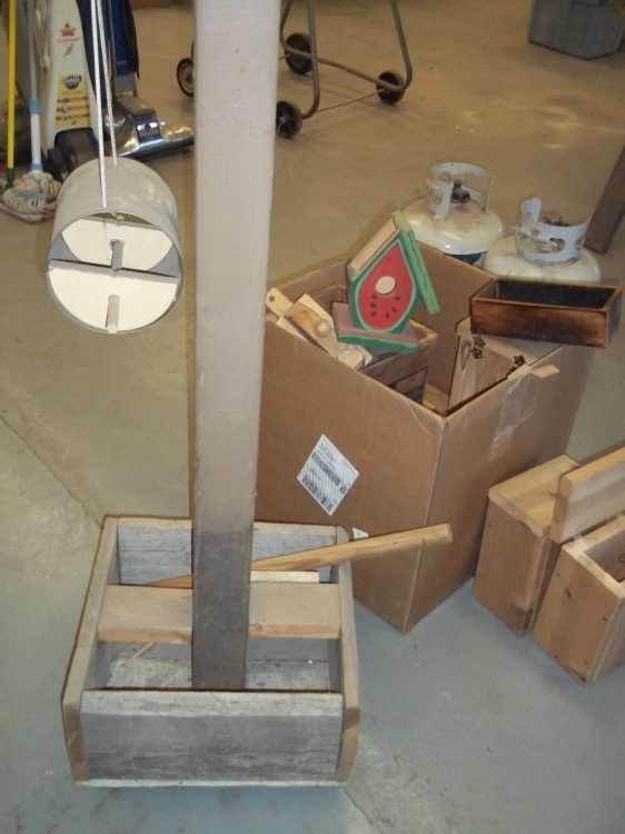 lot 31 image: Assorted wood items