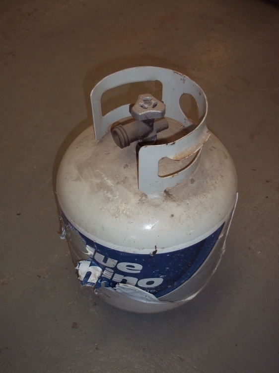 lot 33 image: 20lb Propane tank