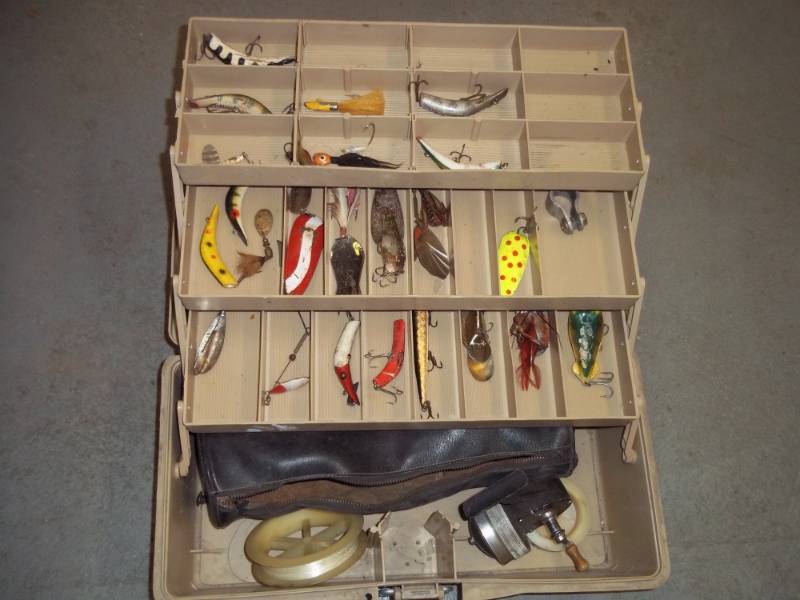 lot 36 image: Tackle box with lots of vintage tackle