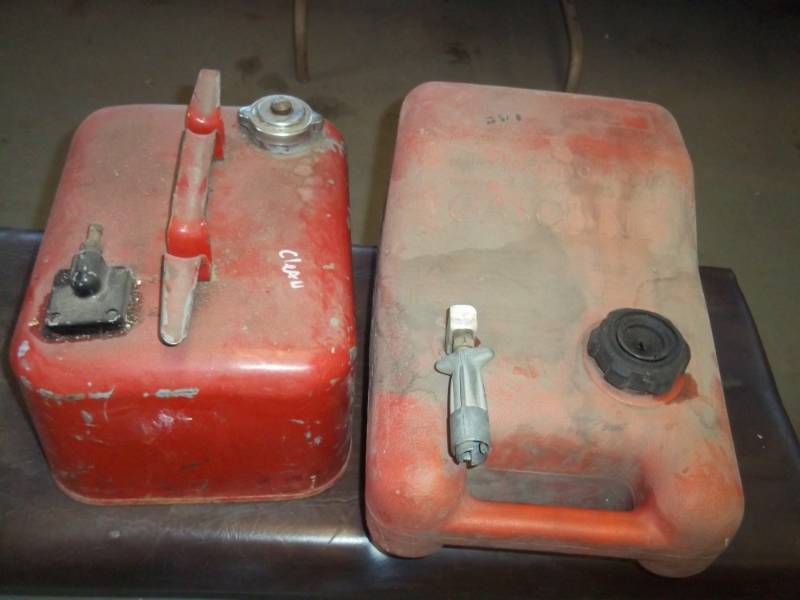lot 38 image: Pair of marine gas tanks