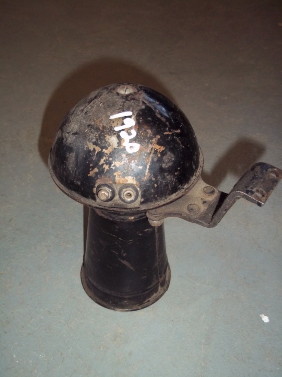 lot 39 image: 1920 Horn