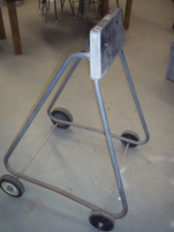 lot 44 image: Boat Motor Stand