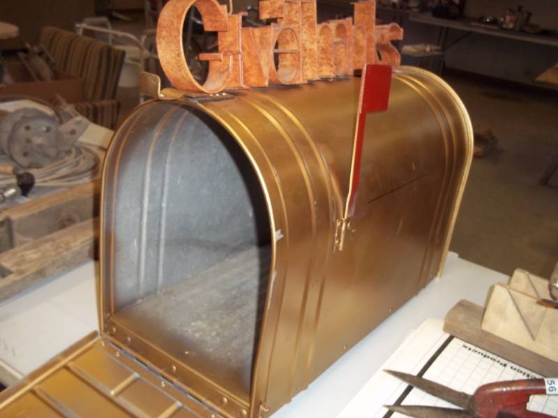 lot 57 image: Large Mailbox