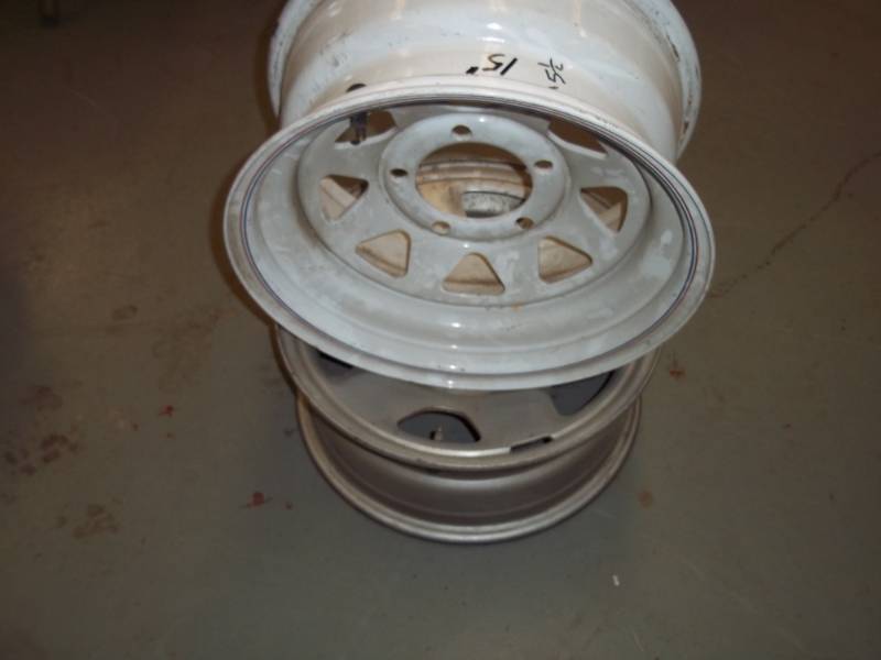 lot 68 image: Pair of Rims