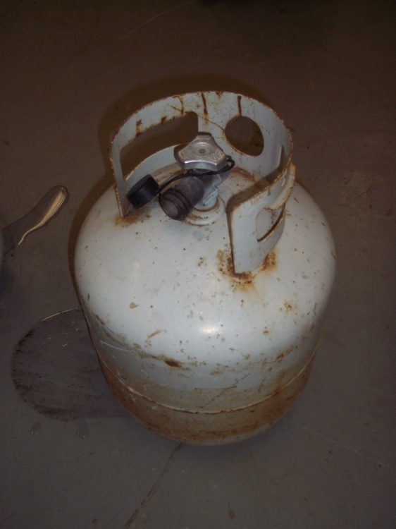 lot 69 image: 20lb Propane tank