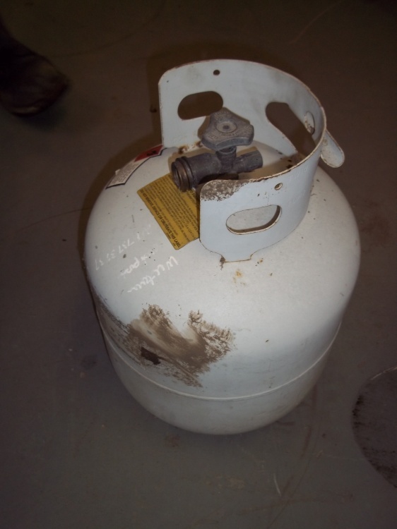 lot 70 image: 20lb Propane tank
