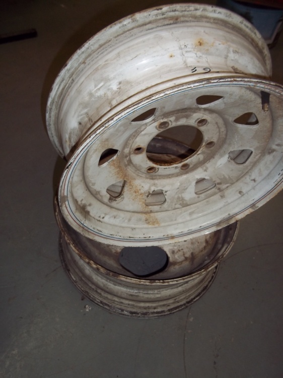 lot 71 image: Pair of Rims