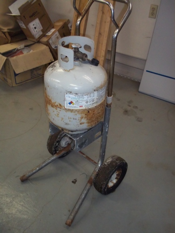 lot 78 image: 20lb Propane tank with Cart