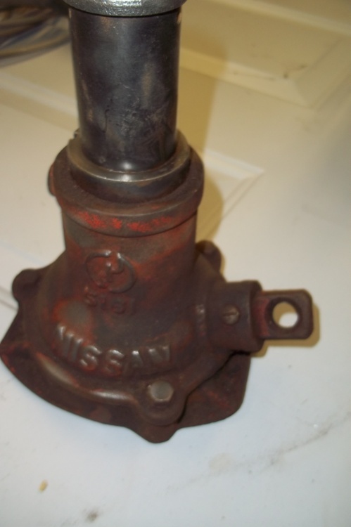 lot 80 image: Nissan Screw Jack