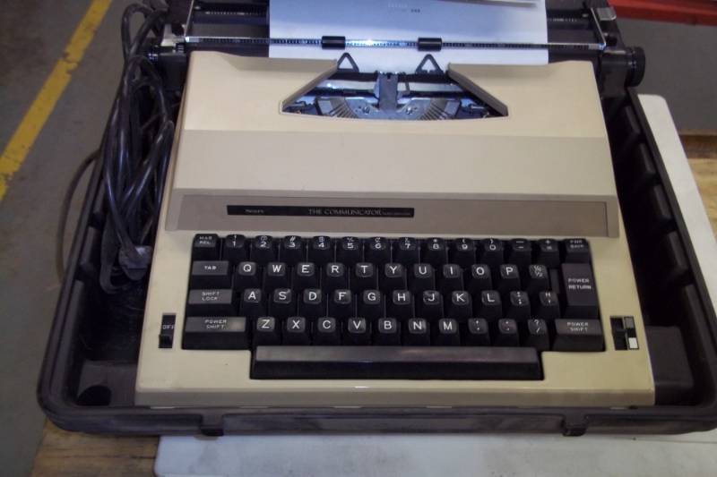 lot 81 image: Sears Electric Typewriter