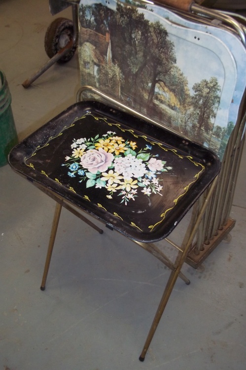 lot 84 image: TV Trays with stand