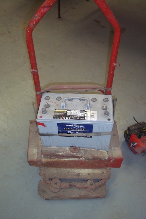 lot 87 image: Battery cart with battery