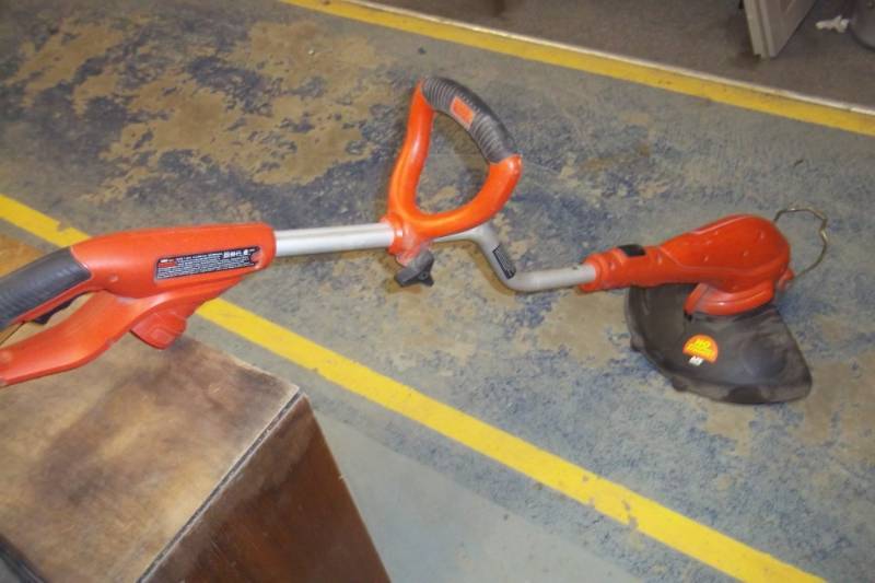 lot 94 image: Grass Hog electric string trimmer