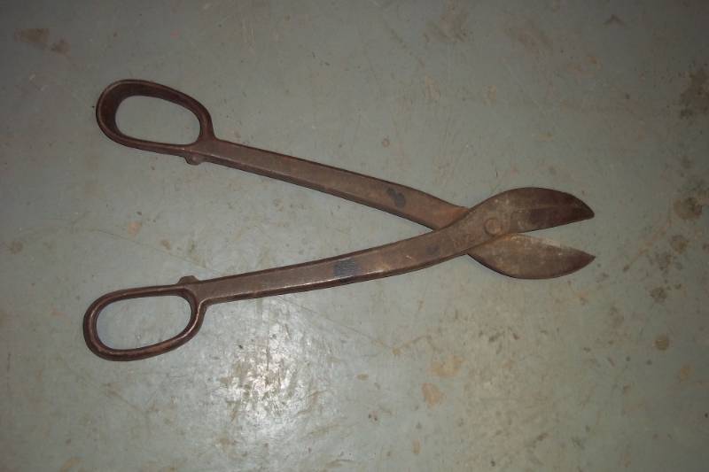 lot 96 image: Tin Snips