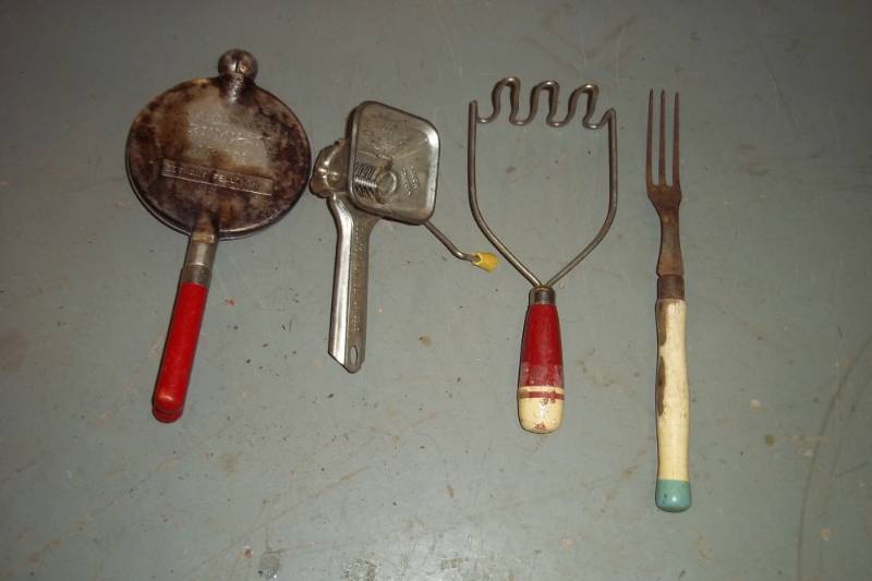 lot 97 image: Vintage Kitchen tools