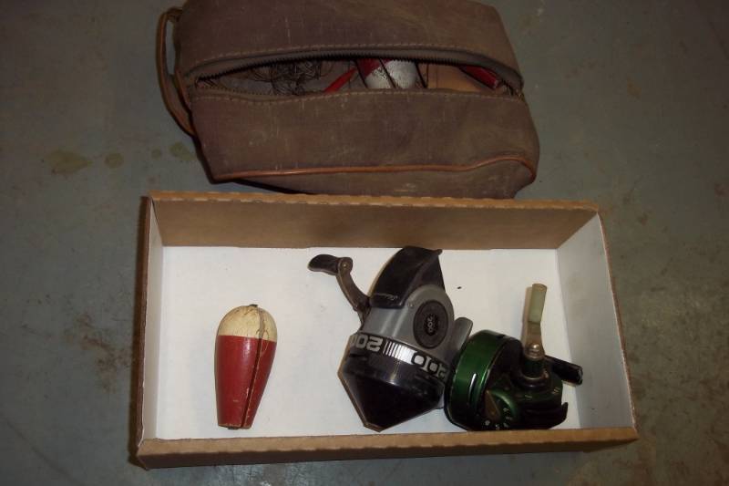 lot 99 image: Vintage Fishing Bobbers and reels