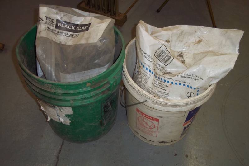 lot 101 image: 2 pails of sand blasting sand