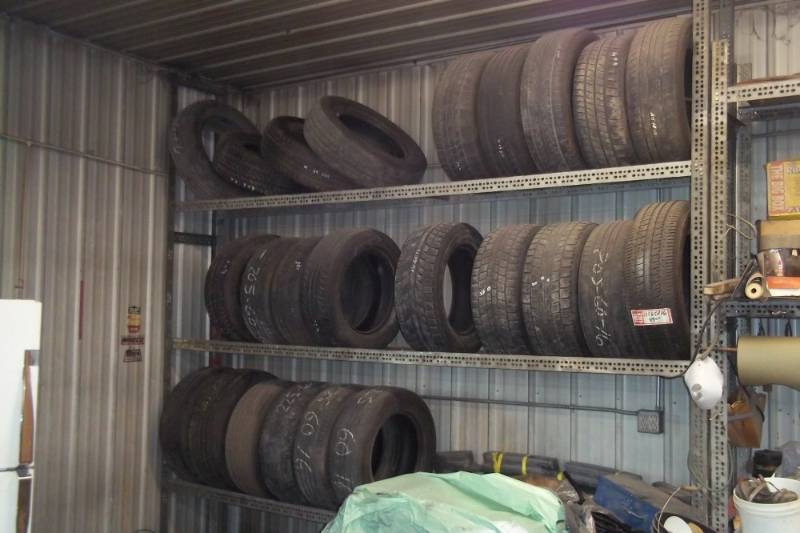lot 108 image: 10 Tire Racking with Tires