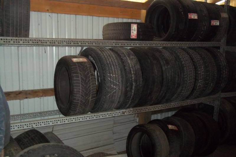 lot 109 image: 10 Tire Racking with Tires
