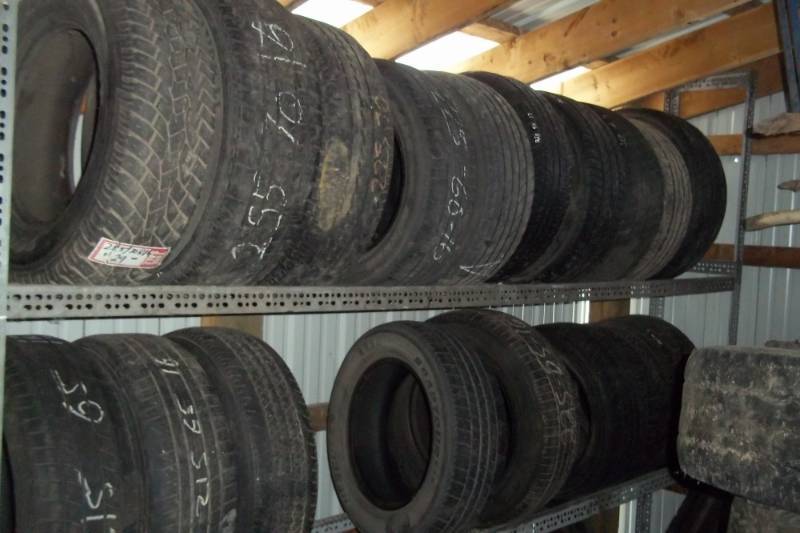 lot 111 image: 10 Tire Racking with Tires