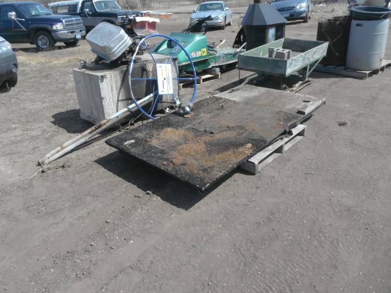lot 113 image: Truck Bed Pull out rack