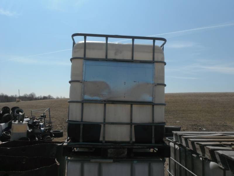 lot 116 image: 3 Pallet Liquid Containers