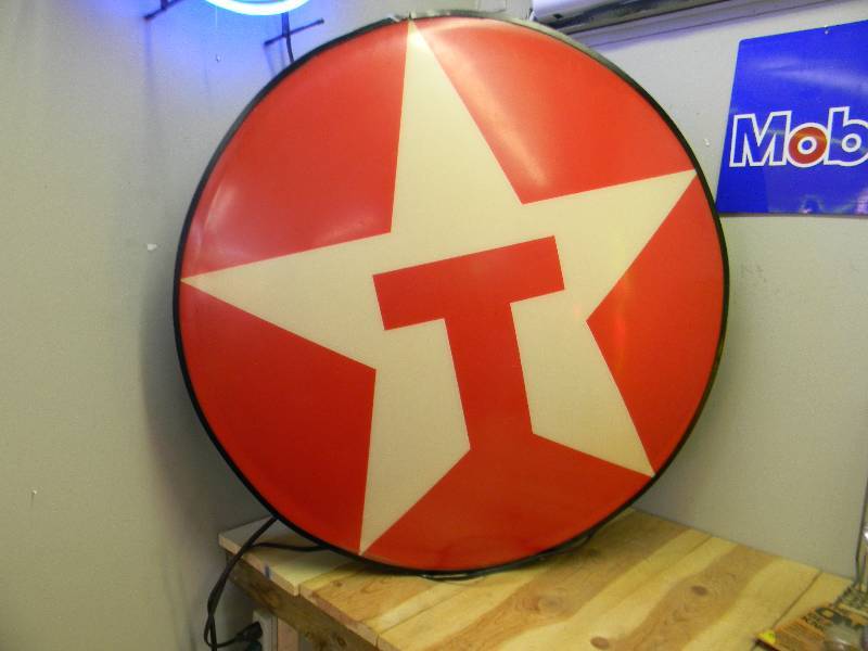 lot 2 image: VINTAGE 1960s-70s - TEXACO LIGHTED SIGN APPROX 36 IN DIAMETER - SEE PICTURES