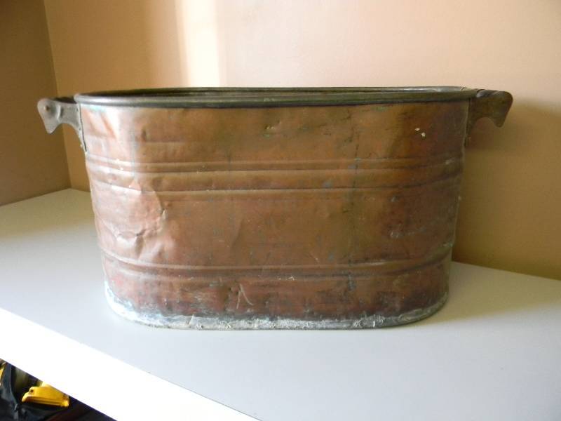 lot 3 image: Antique Large Copper BoilerTub w Wood Handles - SEE PICTURES