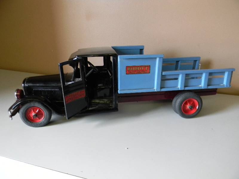 lot 16 image: RARE - Buddy L Junior Milk Delivery Truck, RESTORED - SELLING FOR OVER $1200.00 - MUST SEE - MISSING 1 TIRE EASILY BOUGHT ON EBAY - SEE PICTURES