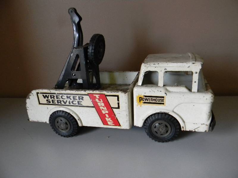 lot 17 image: ANTIQUE VINTAGE 1960s LOUIS MARX LARGE POWERHOUSE WRECKER SERVICE STEEL TRUCK METAL - SEE PICTURES