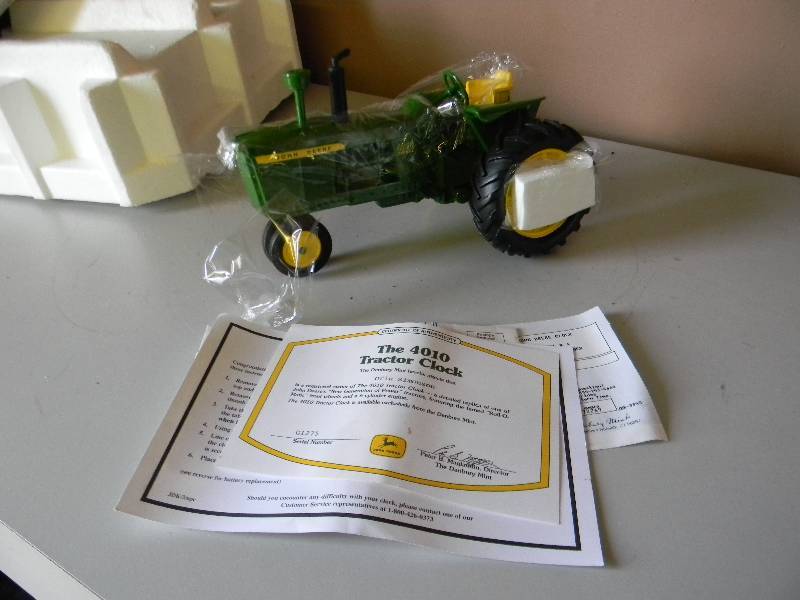 lot 39 image: THE 4010 TRACTOR CLOCK - DANBURY MINT JOHN DEERE 4010 TRACTOR CLOCK - STILL IN BOX - SEE PICTURES