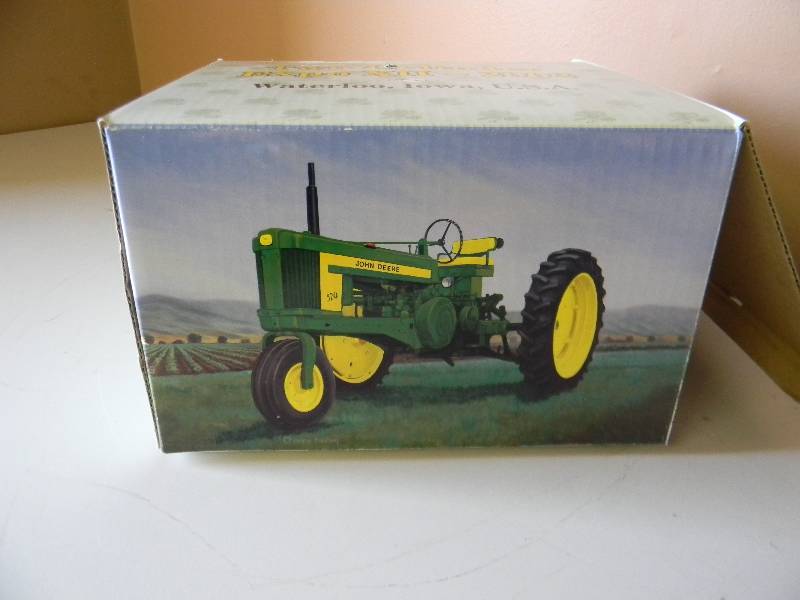 lot 41 image: ERTL JOHN DEER MODEL 52O WIDE TRACK TRACTOR 116 SCALE - STILL IN BOX - SEE PICTURES