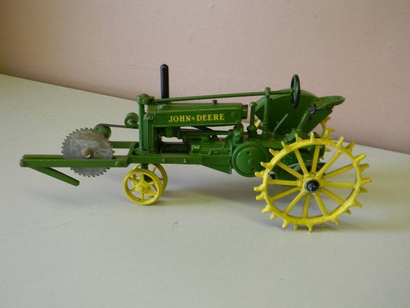lot 46 image: John Deere Model A Tractor on Steel Wheels Precision Classics ERTL 116 SCALE - USED AS DISPLAY ONLY - SEE PICTURES