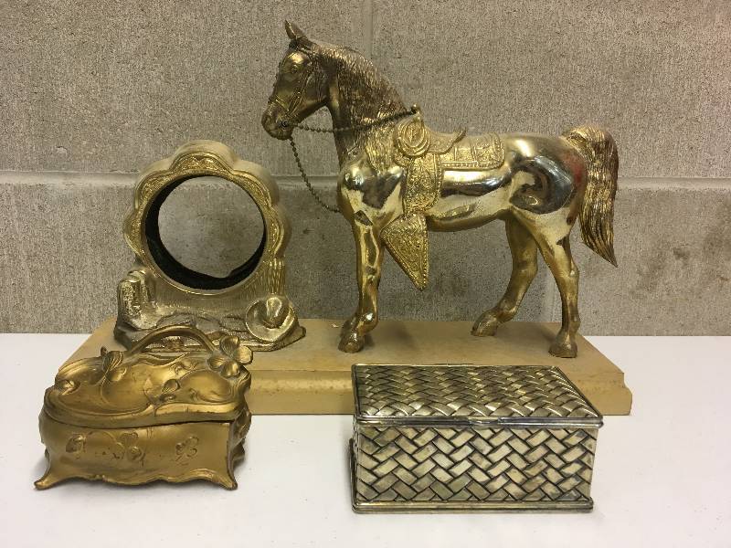 lot 33 image: Trinket Box Horse Mantle Clock
