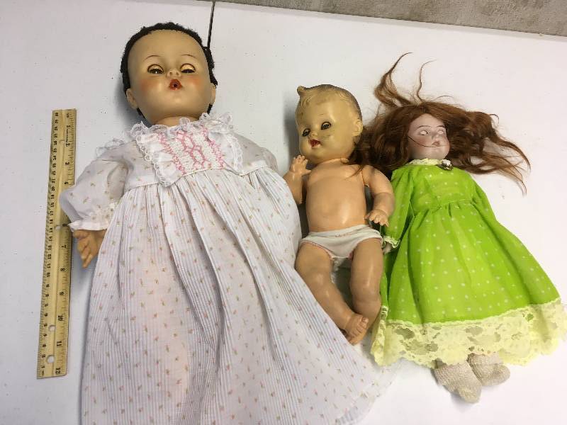 lot 40 image: Vintage Dolls