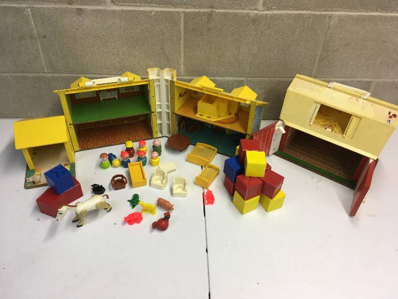 lot 42 image: Vintage Fisher Price Little People Barn
