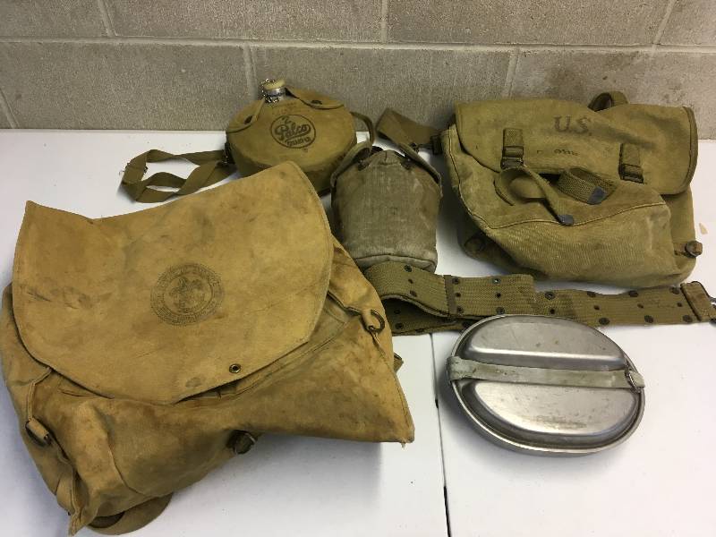 lot 45 image: Boy Scout Back Pack & 1942 US Back Pack