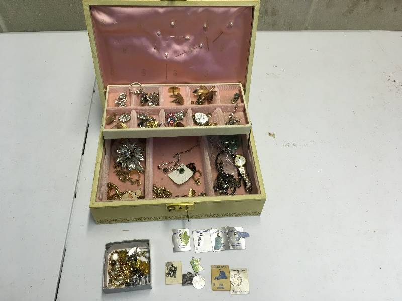 lot 50 image: Jewlery Box Filled with Jewelry
