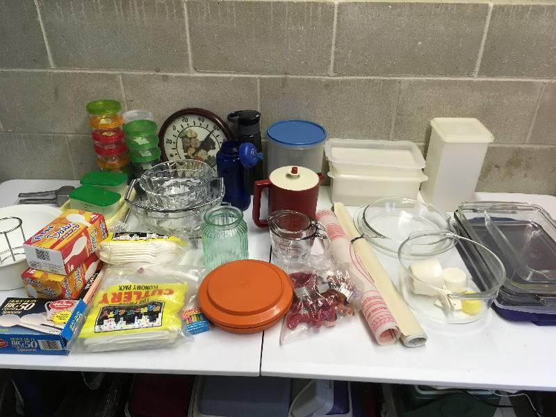 lot 83 image: Tupperware, Pyrex, etc.