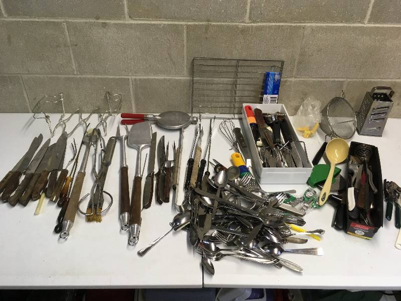 lot 84 image: Kitchen Utensils & Knives