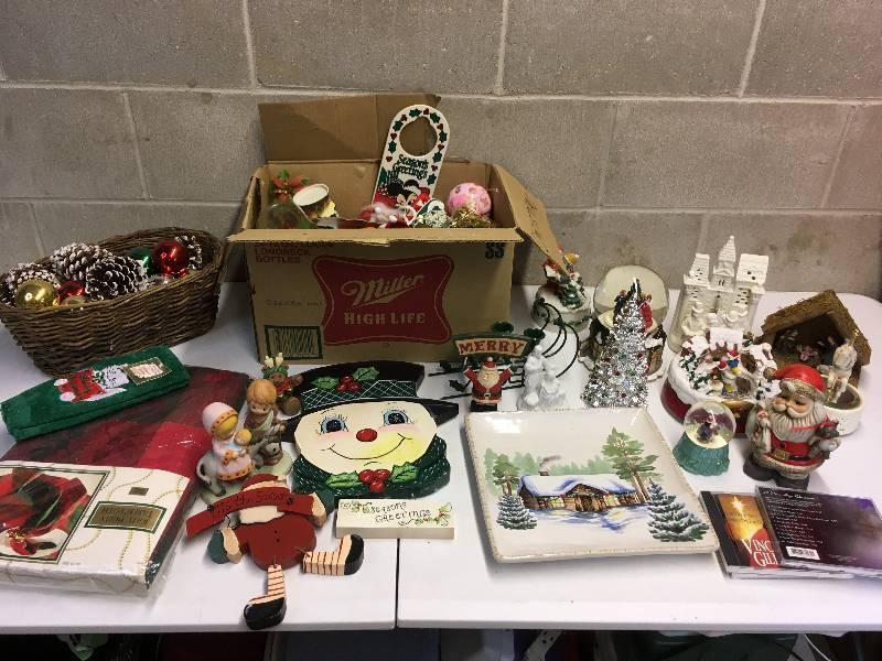 lot 90 image: Assorted Christmas Decorations