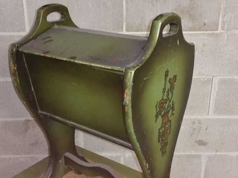 lot 27 image: Sewing Stand