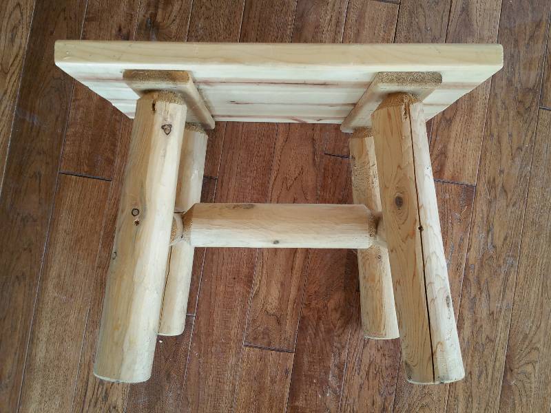 lot 4 image: Viking Brand Pine Log Table