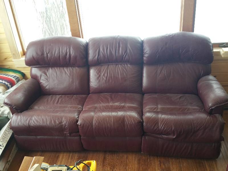 lot 7 image: Dual Reclining Leather Couch and Reclining Leather Chair