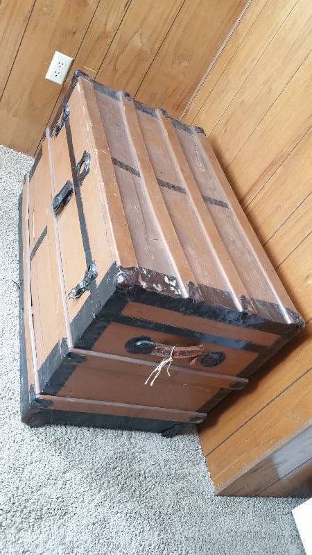 lot 24 image: Antique Steamer Trunk