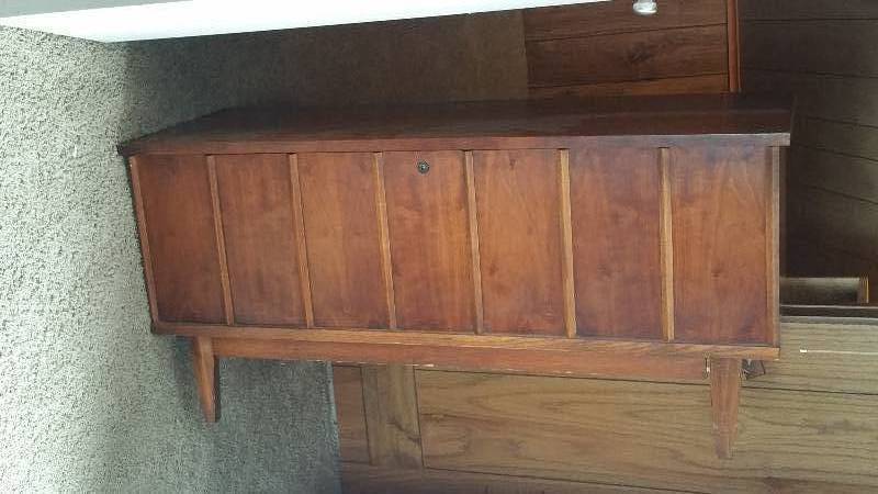 lot 17 image: Mid Century Modern Lane Cedar Chest